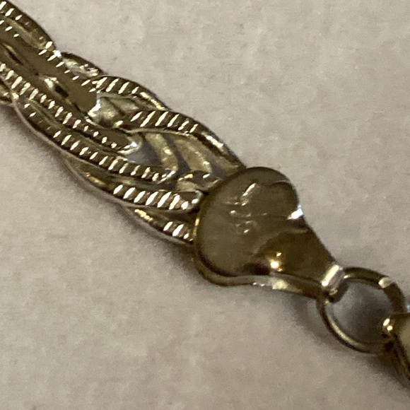 Sterling silver stamped 925 woven band bracelet. Nice quality. Pre owned - Picture 4 of 7